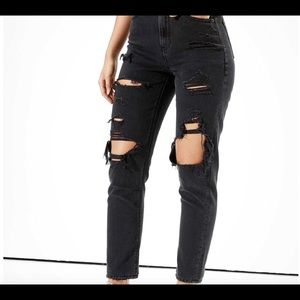 SOLD OUT EVERYWHERE!!!  American Eagle Ripped Mom Jean Black 2
